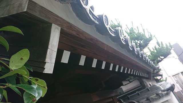 雀口の漆喰を塗り直しました。